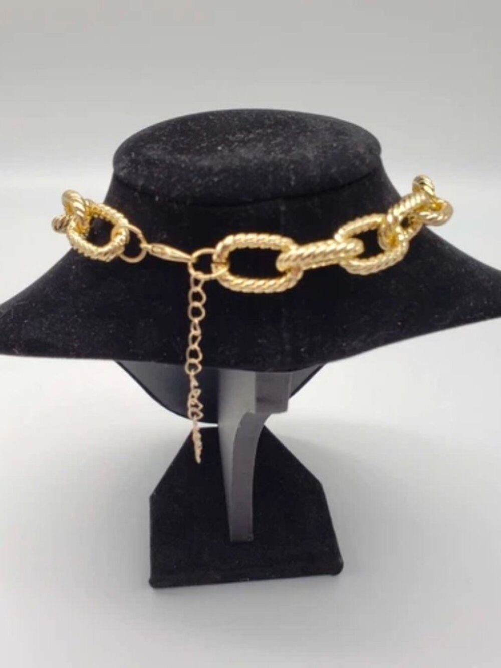 Gold-Plated Necklace with Authentic Louis Vuitton Padlock - Picture 7 of 10